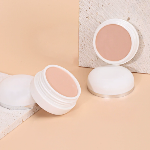 Hydrating Full-Coverage Concealer – Matte Finish & Long Wear